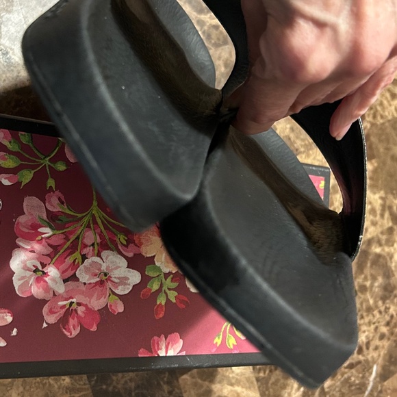 Gucci GG Slide Sandals-Authentic - Picture 3 of 7